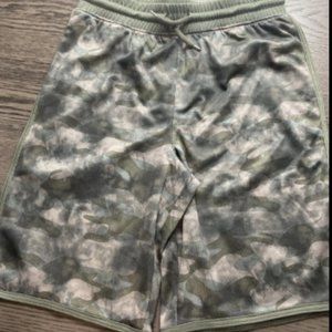 OshKosh Bigosh boys Youth Shorts Green Camo Size 12
